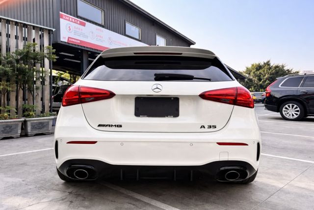 AMG A35 4MATIC 摘星版 近乎新車的性能美學 【純正 AMG 性能底蘊】 為懂車、講究質感的你而存在  第4張相片