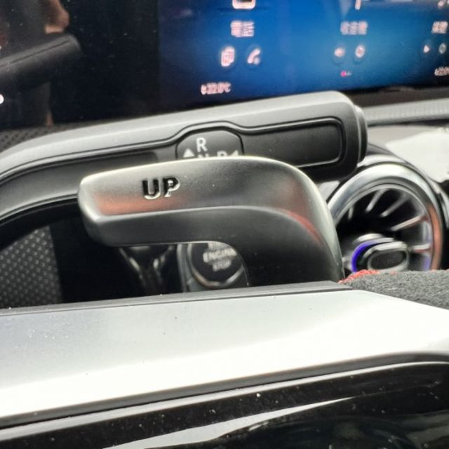 AMG A35 4MATIC 摘星版 近乎新車的性能美學 【純正 AMG 性能底蘊】 為懂車、講究質感的你而存在  第12張相片