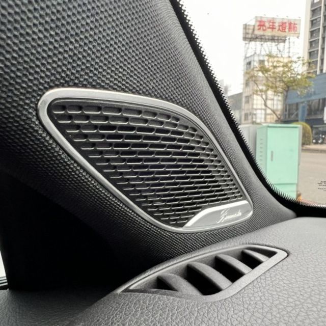 AMG A35 4MATIC 摘星版 近乎新車的性能美學 【純正 AMG 性能底蘊】 為懂車、講究質感的你而存在  第20張相片