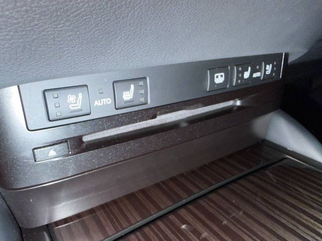 頂級版 不是每台中大型房車，都能同時做到「舒適、體面、耐開、又讓人安心」Lexus ES 正是許多業務主管的選擇  第17張相片
