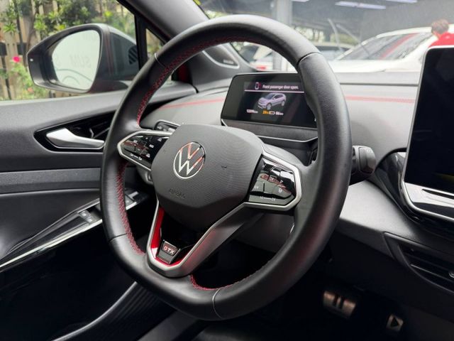 GTX，代表 Volkswagen 純電家族的性能旗艦！雙馬達 四輪驅動 大容量鋰電池 續航力最高約 502公里（WL  第11張相片