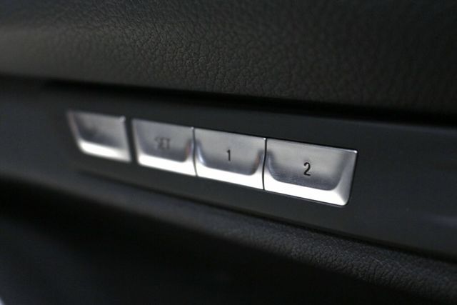 16式 G11 BMW旗艦級房車 額外加選香氛套件 18向電動冷熱椅 HUD抬顯 智慧型鑰匙  豪華大氣等董仔來試  第7張相片