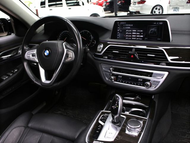 16式 G11 BMW旗艦級房車 額外加選香氛套件 18向電動冷熱椅 HUD抬顯 智慧型鑰匙  豪華大氣等董仔來試  第12張相片