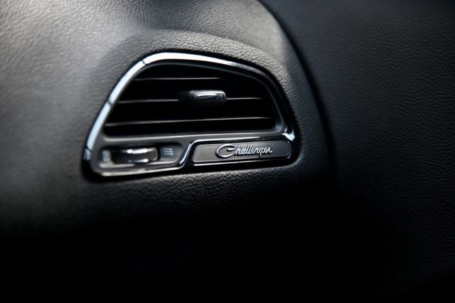 全網最大肌肉車販售 黑化套件!! 20吋PLUS版鋁圈 CarPlay 天使光圈 超經典 #未領牌 #新車利率  第20張相片