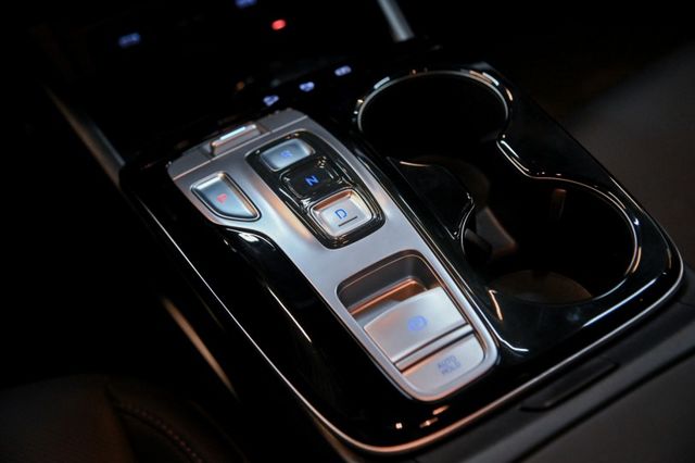 韓系熱賣SUV~新古車僅跑一萬原廠保固中~LV2全速域跟車+車道置中+數位儀表+手機投影+倒車顯影~買新車不如買這台!  第17張相片
