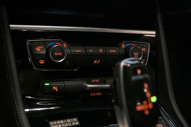 與新車百萬價差輕鬆入主BMW～小改款~升級SPORTline套件+17鋁圈＋雙前電動椅＋倒車顯影＋電尾門～滿滿配備快搶購  第18張相片