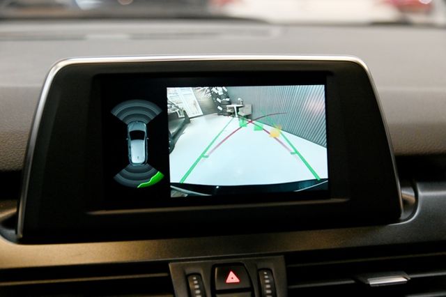 與新車百萬價差輕鬆入主BMW～小改款~升級SPORTline套件+17鋁圈＋雙前電動椅＋倒車顯影＋電尾門～滿滿配備快搶購  第20張相片