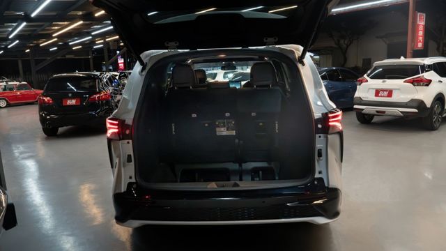 家庭移動城堡XSE運動版~跑6萬定期保養~TSS主動跟車+車偏輔助+360環景+足踢側滑門電尾門+升級高階主機配滿~快搶  第19張相片