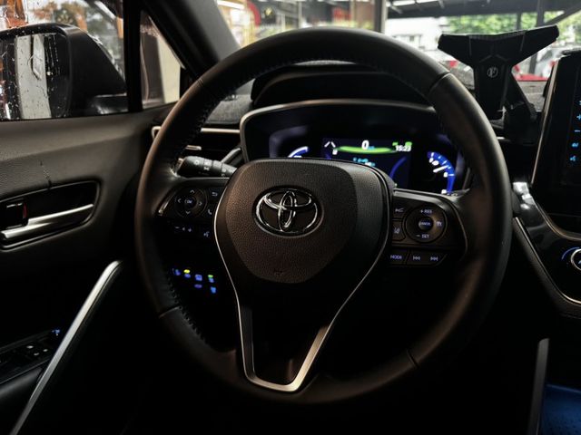 精裝影音選到滿Hybrid旗艦~僅走3萬原廠紀錄新車保固至2027~TSS跟車+環景+電尾門+手機投影+電動椅~超值滿配  第9張相片
