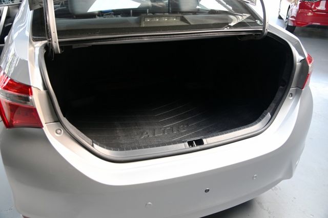 保值神車高妥善好養護~超低里程僅走8萬!第三方認證全車原鈑件~無待修買回去直接上路~方向盤快撥+車距雷達+電折~快搶美車  第9張相片
