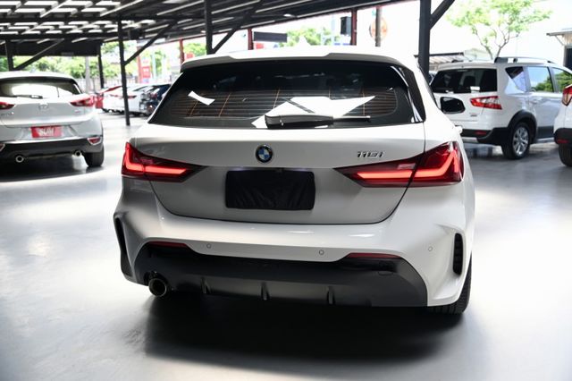 熱血掀背~原廠紀錄 僅跑4萬~M-SPORT套件+麂皮賽車椅+數位儀表+主動跟車+車道維持+手機投影+QI充電~限時搶購  第5張相片