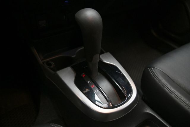 最暢銷小車旗艦S版~超低里程僅走3萬定期保養全車原鈑~定速巡航+換檔快撥+倒車顯影+前後車距雷達+恆溫空調~快預約賞車~  第17張相片