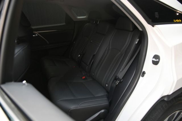 原裝進口極美車況~原廠紀錄新車保固中僅走4萬~主動跟車+車偏輔助+倒車顯影+手機投影+QI充電+電尾門~認證原鈑速洽預約  第12張相片