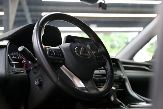 原裝進口極美車況~原廠紀錄新車保固中僅走4萬~主動跟車+車偏輔助+倒車顯影+手機投影+QI充電+電尾門~認證原鈑速洽預約  第13張相片