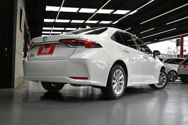 銷售冠軍家庭房車~原廠紀錄 超低里程僅4萬~ACC跟車+車道偏移警示+倒車顯影+循跡防滑+胎壓偵測+藍芽音樂~全台保固~  第4張相片