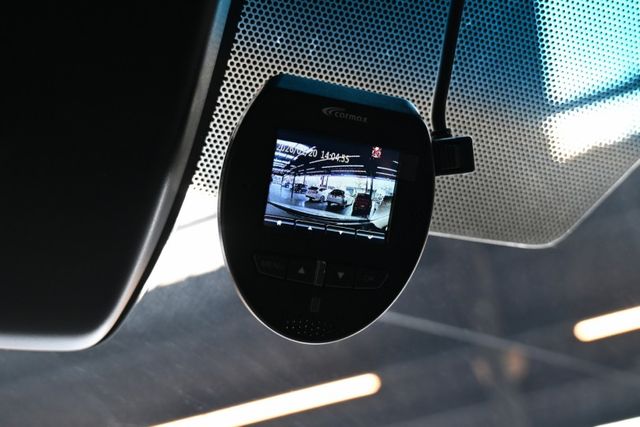 銷售冠軍家庭房車~原廠紀錄 超低里程僅4萬~ACC跟車+車道偏移警示+倒車顯影+循跡防滑+胎壓偵測+藍芽音樂~全台保固~  第16張相片