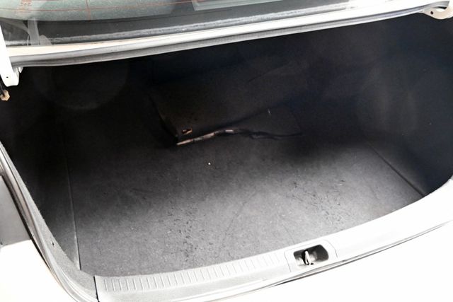 銷售冠軍家庭房車~原廠紀錄 超低里程僅4萬~ACC跟車+車道偏移警示+倒車顯影+循跡防滑+胎壓偵測+藍芽音樂~全台保固~  第18張相片