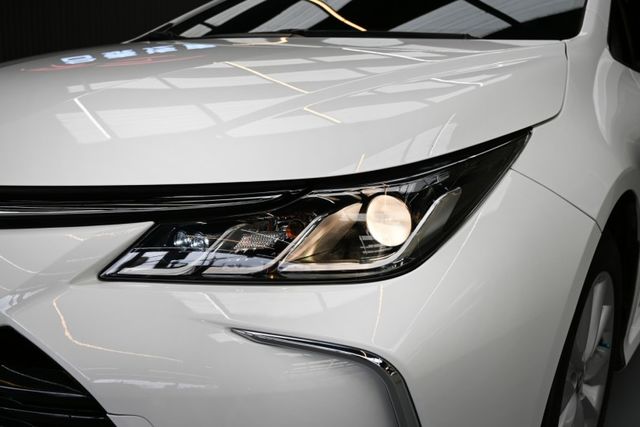 銷售冠軍家庭房車~原廠紀錄 超低里程僅4萬~ACC跟車+車道偏移警示+倒車顯影+循跡防滑+胎壓偵測+藍芽音樂~全台保固~  第19張相片