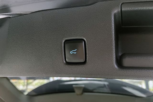 少見沉穩洗鍊黑頂規ST-LINE~原廠保養紀錄~全速域跟車+車道維持輔助+360環景影像+全景大天窗+CARPLAY~  第19張相片