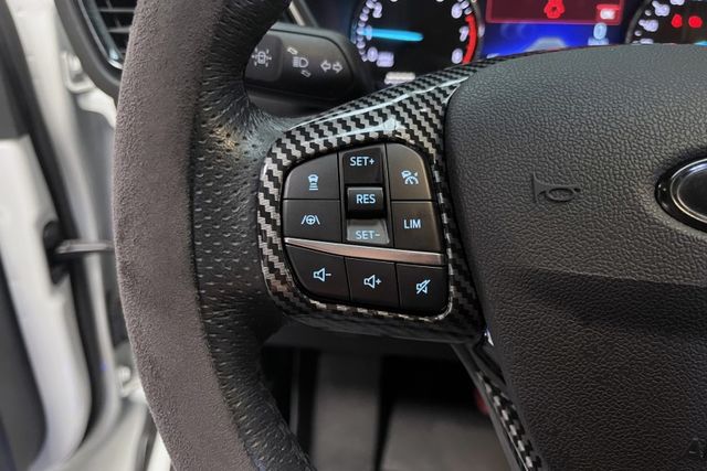 賣一台少一台同級主動安全最滿~原廠3+3保固中僅跑4萬~ACC跟車+360環景+車道維持輔助+電動座椅+加裝尾翼+前大包  第8張相片