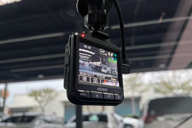 賣一台少一台同級主動安全最滿~原廠3+3保固中僅跑4萬~ACC跟車+360環景+車道維持輔助+電動座椅+加裝尾翼+前大包  第14張相片