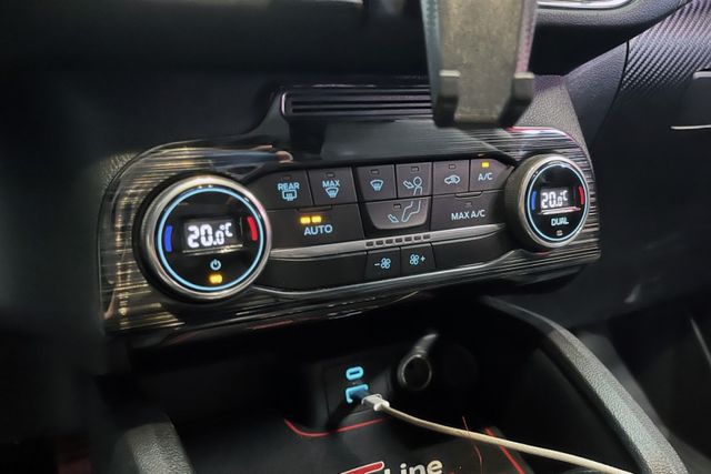 賣一台少一台同級主動安全最滿~原廠3+3保固中僅跑4萬~ACC跟車+360環景+車道維持輔助+電動座椅+加裝尾翼+前大包  第15張相片