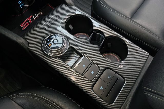 賣一台少一台同級主動安全最滿~原廠3+3保固中僅跑4萬~ACC跟車+360環景+車道維持輔助+電動座椅+加裝尾翼+前大包  第16張相片