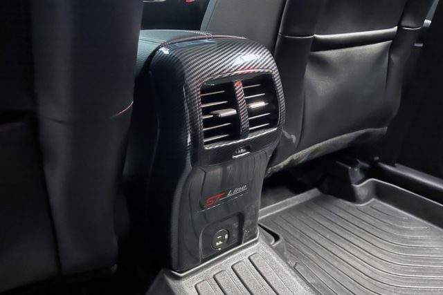 賣一台少一台同級主動安全最滿~原廠3+3保固中僅跑4萬~ACC跟車+360環景+車道維持輔助+電動座椅+加裝尾翼+前大包  第18張相片