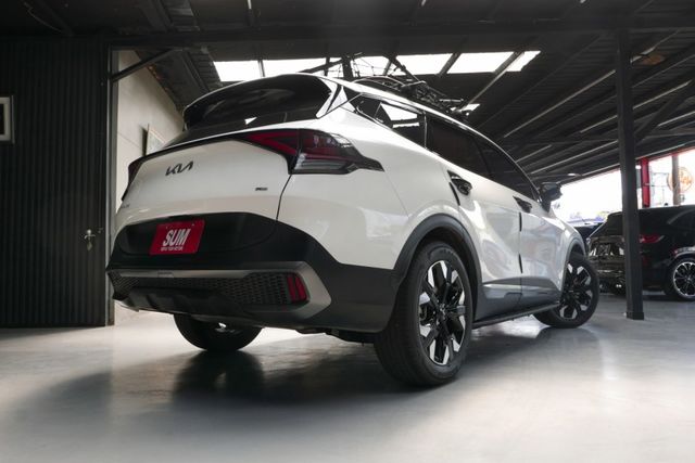 最頂規X-LINE AWD~超低里程只走5千新車保固原廠紀錄~跟新車只有差價買到賺到~加裝原廠行李架+加裝雙側踏板~超香  第5張相片