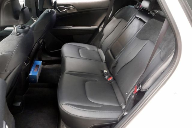 最頂規X-LINE AWD~超低里程只走5千新車保固原廠紀錄~跟新車只有差價買到賺到~加裝原廠行李架+加裝雙側踏板~超香  第12張相片