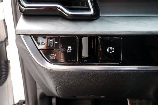 最頂規X-LINE AWD~超低里程只走5千新車保固原廠紀錄~跟新車只有差價買到賺到~加裝原廠行李架+加裝雙側踏板~超香  第18張相片