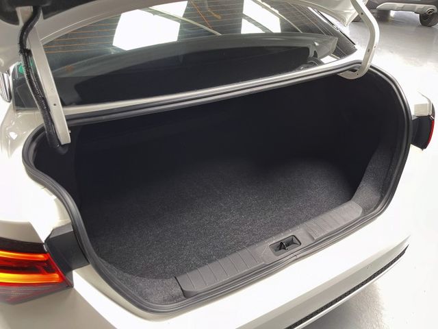 沒看錯就這麼新TWO-TONE雙色~就只跑9千公里原廠紀錄新車保固中~ACC跟車+360環景+車偏警示+CARPLAY~  第5張相片