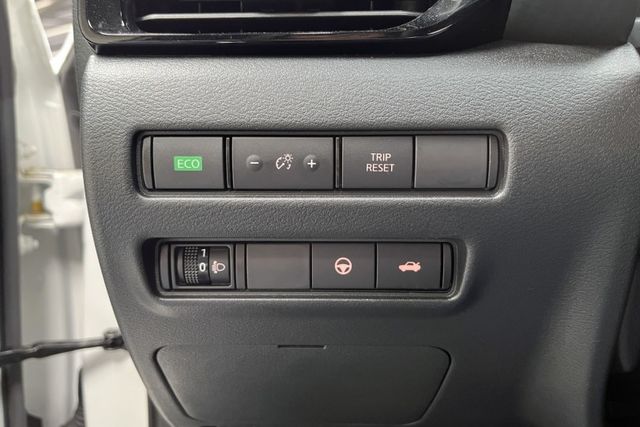 沒看錯就這麼新TWO-TONE雙色~就只跑9千公里原廠紀錄新車保固中~ACC跟車+360環景+車偏警示+CARPLAY~  第17張相片