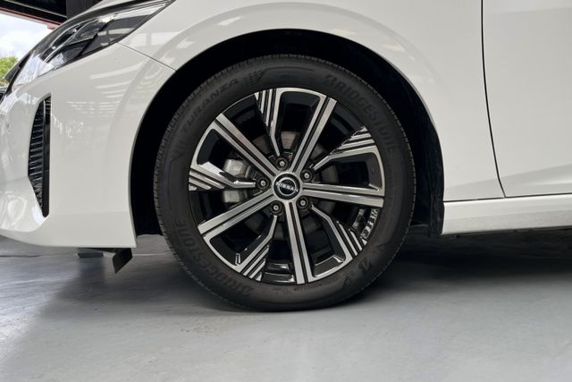 沒看錯就這麼新TWO-TONE雙色~就只跑9千公里原廠紀錄新車保固中~ACC跟車+360環景+車偏警示+CARPLAY~  第19張相片