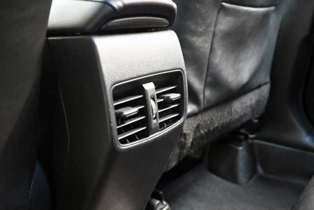 CC也可以很帥~定期保養認證原鈑件~升級鋁圈.降避震.升級前保+ACC自動跟車+車偏警示+倒車顯影+行車紀錄器+胎壓偵測  第17張相片