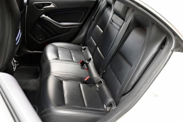 免50輕鬆入主豪華房車4MATIC~升級45前保+全景天窗+HK環繞音響+雙前電動椅附加熱+盲點偵測+定速巡航+胎壓偵測  第11張相片