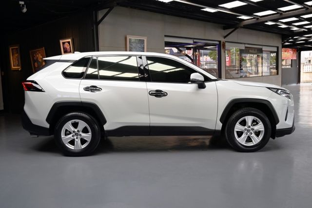 常年銷售冠軍休旅~原廠紀錄僅跑4萬公里~ACC自動跟車+車道維持輔助+車道偏移警示+倒車顯影+循跡防滑+胎壓偵測~快搶購  第3張相片