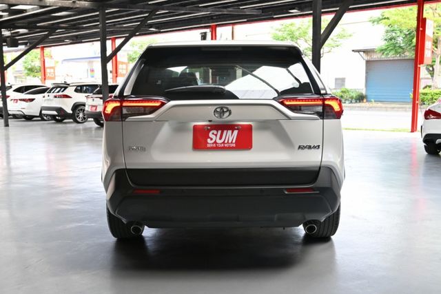 常年銷售冠軍休旅~原廠紀錄僅跑4萬公里~ACC自動跟車+車道維持輔助+車道偏移警示+倒車顯影+循跡防滑+胎壓偵測~快搶購  第4張相片