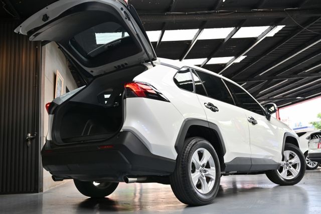 常年銷售冠軍休旅~原廠紀錄僅跑4萬公里~ACC自動跟車+車道維持輔助+車道偏移警示+倒車顯影+循跡防滑+胎壓偵測~快搶購  第5張相片