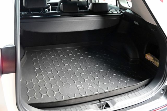 常年銷售冠軍休旅~原廠紀錄僅跑4萬公里~ACC自動跟車+車道維持輔助+車道偏移警示+倒車顯影+循跡防滑+胎壓偵測~快搶購  第6張相片