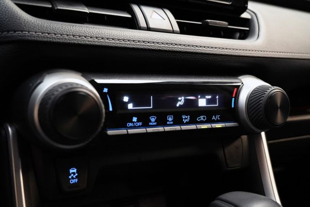 常年銷售冠軍休旅~原廠紀錄僅跑4萬公里~ACC自動跟車+車道維持輔助+車道偏移警示+倒車顯影+循跡防滑+胎壓偵測~快搶購  第15張相片