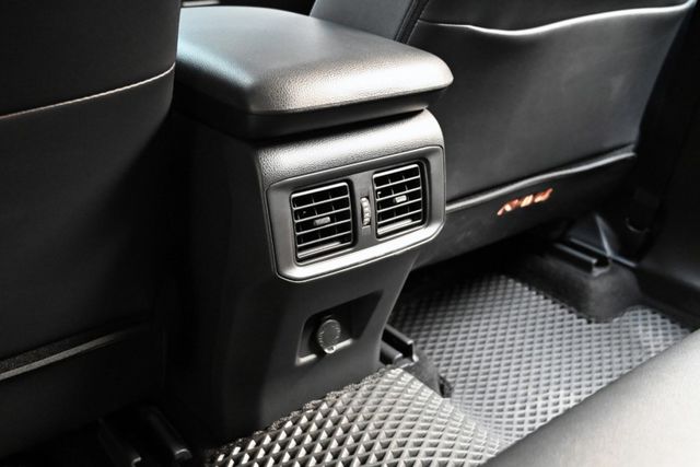 常年銷售冠軍休旅~原廠紀錄僅跑4萬公里~ACC自動跟車+車道維持輔助+車道偏移警示+倒車顯影+循跡防滑+胎壓偵測~快搶購  第17張相片