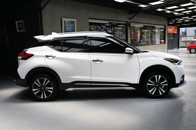 KICKS  第3張相片