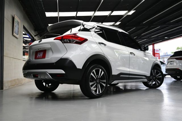 KICKS  第5張相片