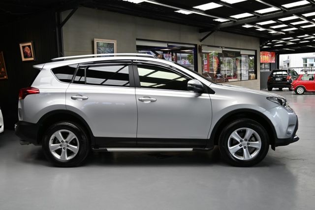 日本原裝進口高CP高妥善~定期保養一年僅跑一萬~定速巡航+倒車顯影+電折後視鏡+抬頭顯示+雙前按摩椅+駕駛座電動調整~  第3張相片