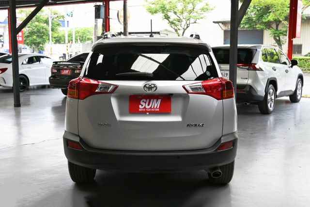 日本原裝進口高CP高妥善~定期保養一年僅跑一萬~定速巡航+倒車顯影+電折後視鏡+抬頭顯示+雙前按摩椅+駕駛座電動調整~  第4張相片