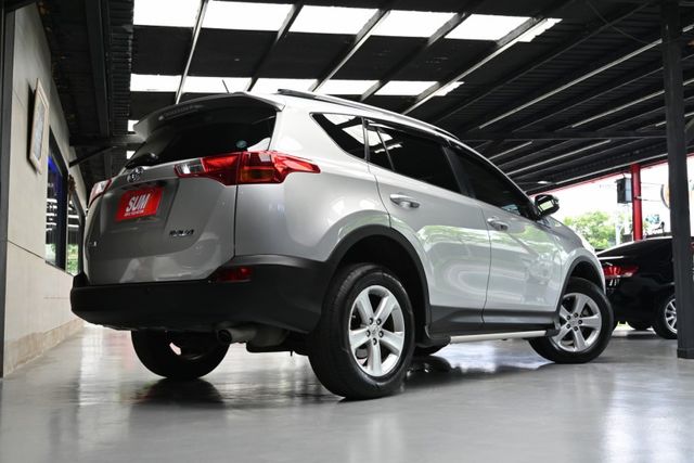 日本原裝進口高CP高妥善~定期保養一年僅跑一萬~定速巡航+倒車顯影+電折後視鏡+抬頭顯示+雙前按摩椅+駕駛座電動調整~  第5張相片