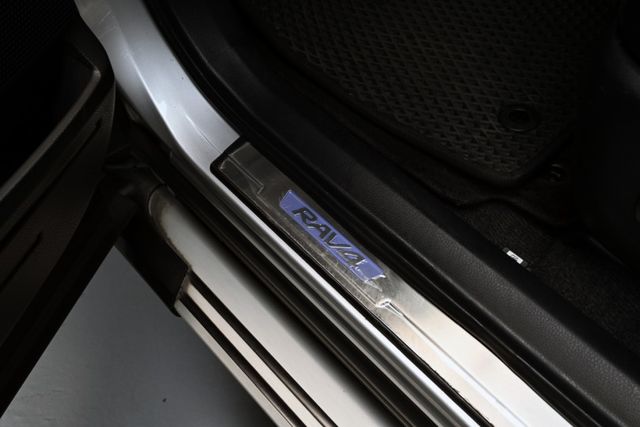 日本原裝進口高CP高妥善~定期保養一年僅跑一萬~定速巡航+倒車顯影+電折後視鏡+抬頭顯示+雙前按摩椅+駕駛座電動調整~  第19張相片