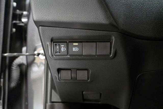 就是新車僅跑五千公里新車保固至2028~ACC自動跟車+車偏警示+I-KEY啟動+無線CARPLAY+循跡防滑+胎壓偵測  第17張相片