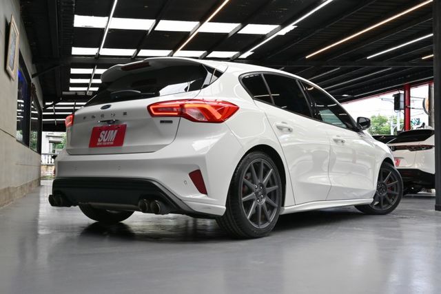 頂規Lomme X~里程6萬定期保養~ACC自動跟車+車道維持輔助+抬頭顯示+B&O環繞音響+倒車顯影+CARPLAY~  第5張相片